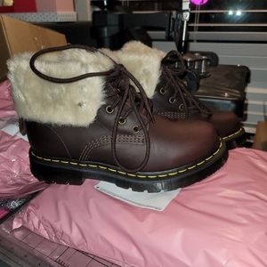 Dr Martens With Faux Fur Tops & Lining Womens Sz 7